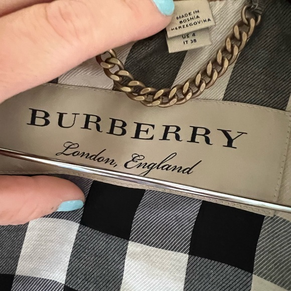Burberry women’s coat with fur size 38 - Picture 5 of 7